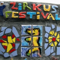 Ton-Kunst statt Beton Ton-Kunst statt Beton